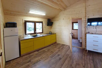 КОРМОРАН - Домик Świerk, гостиная с кухонным уголком